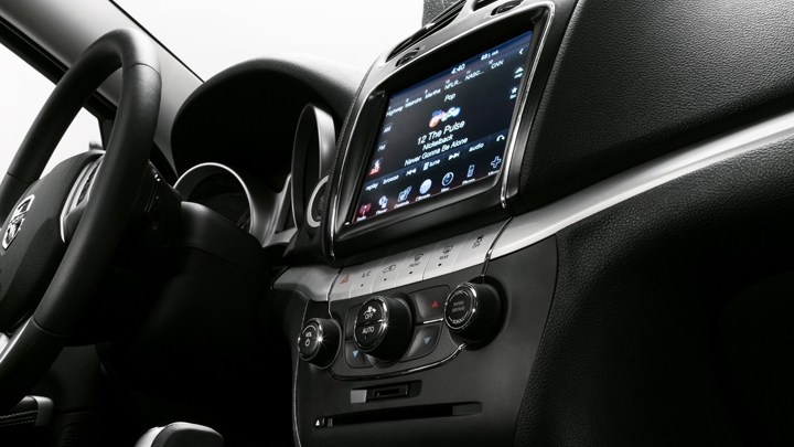 Представленная модификация может отличаться от поставляемой на российский рынок